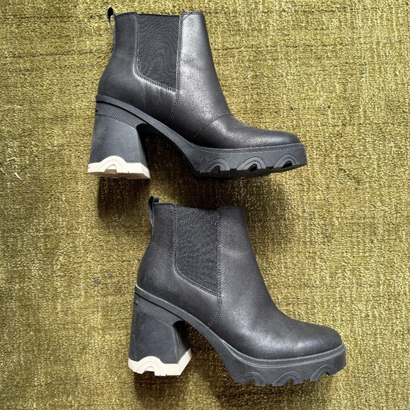 Sorrel Brex Waterproof Block Heel Chelsea Boot in Black/White Size 10 - Picture 3 of 5